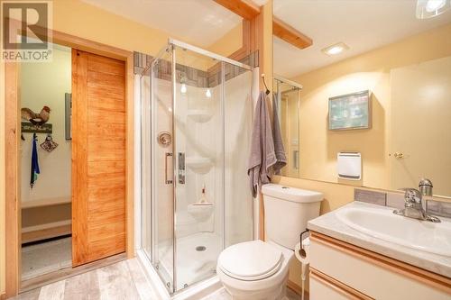 4559 Timberline Crescent Unit# 128, Fernie, BC - Indoor Photo Showing Bathroom