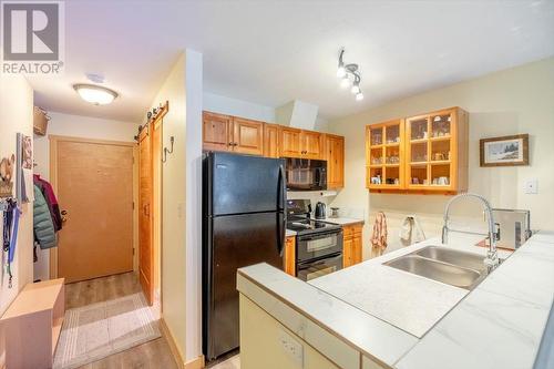 4559 Timberline Crescent Unit# 128, Fernie, BC - Indoor Photo Showing Kitchen With Double Sink