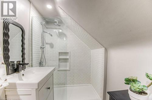 43 Barclay Avenue, Kitchener, ON - Indoor Photo Showing Bathroom