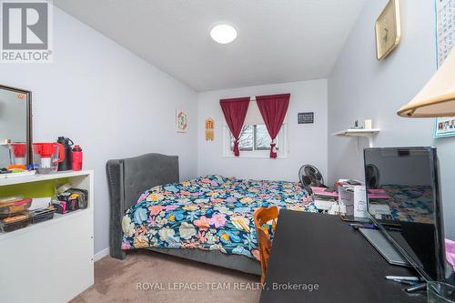 74 Royal Field Crescent, Ottawa, ON - Indoor Photo Showing Bedroom