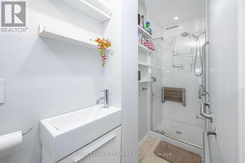 74 Royal Field Crescent, Ottawa, ON - Indoor Photo Showing Bathroom