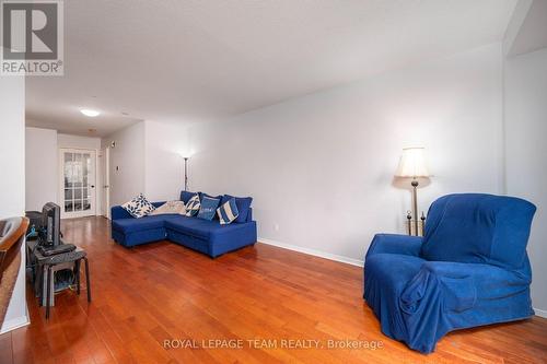 74 Royal Field Crescent, Ottawa, ON - Indoor Photo Showing Living Room