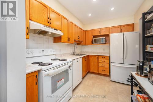 74 Royal Field Crescent, Ottawa, ON - Indoor Photo Showing Kitchen With Double Sink