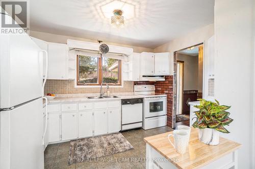 84 Dewar Avenue, Mcnab/Braeside, ON - Indoor Photo Showing Kitchen With Double Sink