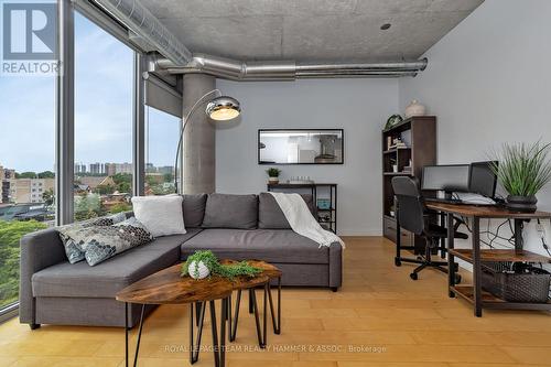 608 - 360 Mcleod Street, Ottawa, ON - Indoor Photo Showing Living Room