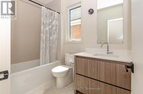 B - 13 Fifth Avenue, Ottawa, ON - Indoor Photo Showing Bathroom