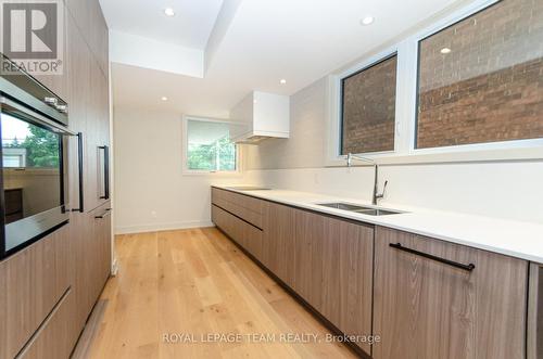 B - 13 Fifth Avenue, Ottawa, ON - Indoor Photo Showing Kitchen With Double Sink