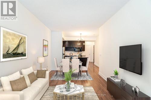 602 - 120 Homewood Avenue, Toronto, ON - Indoor Photo Showing Living Room