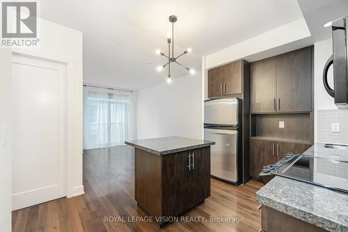 602 - 120 Homewood Avenue, Toronto, ON - Indoor Photo Showing Kitchen