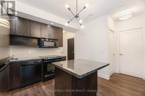 602 - 120 Homewood Avenue, Toronto, ON - Indoor Photo Showing Kitchen