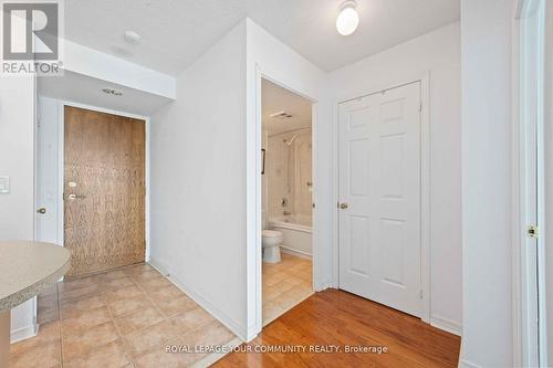 909 - 23 Oneida Crescent, Richmond Hill, ON - Indoor Photo Showing Other Room