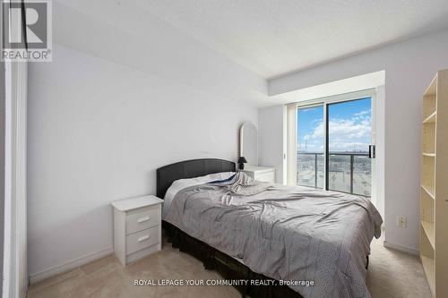 909 - 23 Oneida Crescent, Richmond Hill, ON - Indoor Photo Showing Bedroom