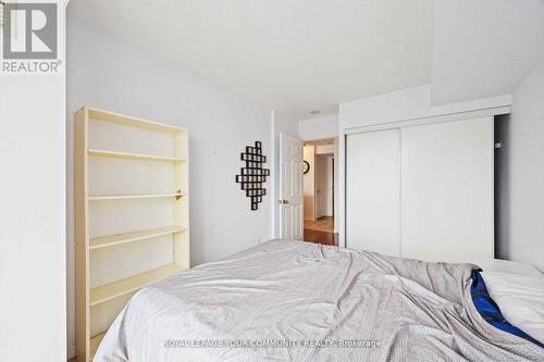 909 - 23 Oneida Crescent, Richmond Hill, ON - Indoor Photo Showing Bedroom