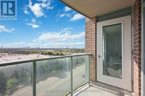 909 - 23 Oneida Crescent, Richmond Hill, ON - Outdoor With View With Exterior