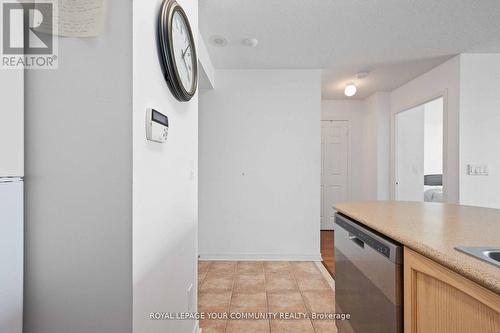 909 - 23 Oneida Crescent, Richmond Hill, ON - Indoor Photo Showing Kitchen