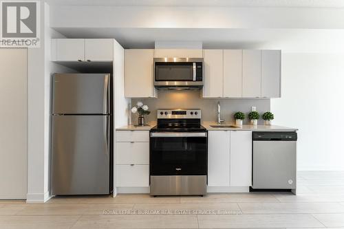 A518 - 3210 Dakota Common, Burlington, ON - Indoor Photo Showing Kitchen With Stainless Steel Kitchen