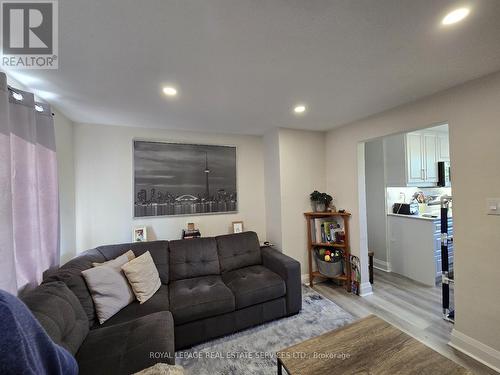 2 - 18 Ewing Street, Halton Hills, ON - Indoor Photo Showing Living Room