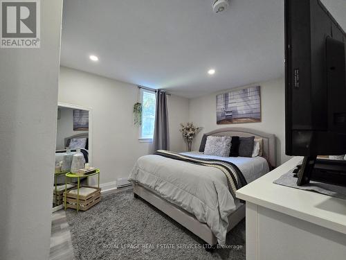 2 - 18 Ewing Street, Halton Hills, ON - Indoor Photo Showing Bedroom