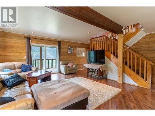 292 Orchard Lake Road, Mclure, BC - Indoor Photo Showing Living Room