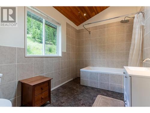 292 Orchard Lake Road, Mclure, BC - Indoor Photo Showing Bathroom