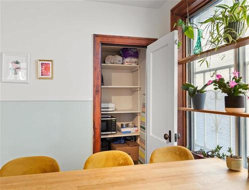 713 Scotland Avenue, Winnipeg, MB - Indoor Photo Showing Dining Room