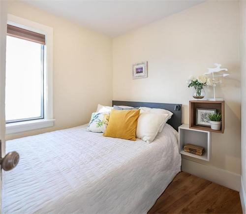 713 Scotland Avenue, Winnipeg, MB - Indoor Photo Showing Bedroom