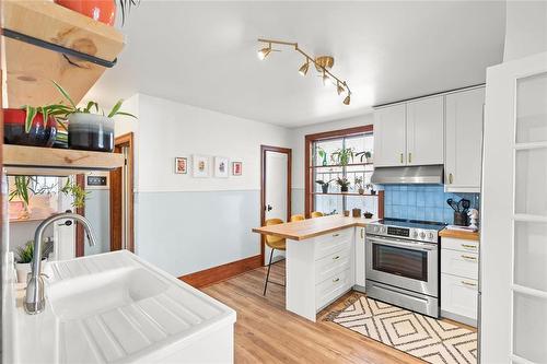 713 Scotland Avenue, Winnipeg, MB - Indoor Photo Showing Kitchen