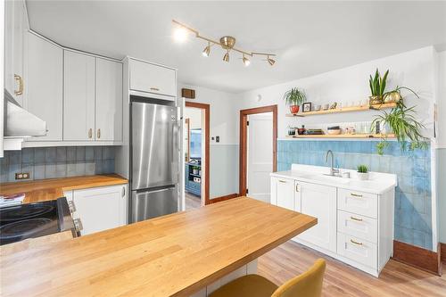 713 Scotland Avenue, Winnipeg, MB - Indoor Photo Showing Kitchen