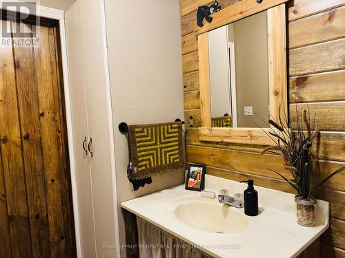 52 Doyon Street, Fauquier-Strickland, ON - Indoor Photo Showing Bathroom