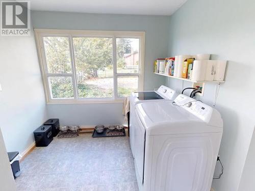 6831 Church Street, Powell River, BC - Indoor Photo Showing Laundry Room