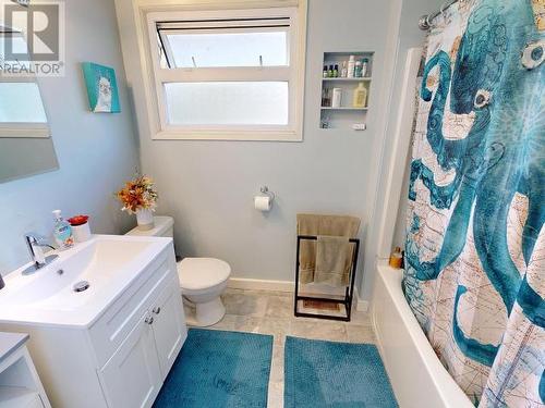 6831 Church Street, Powell River, BC - Indoor Photo Showing Bathroom