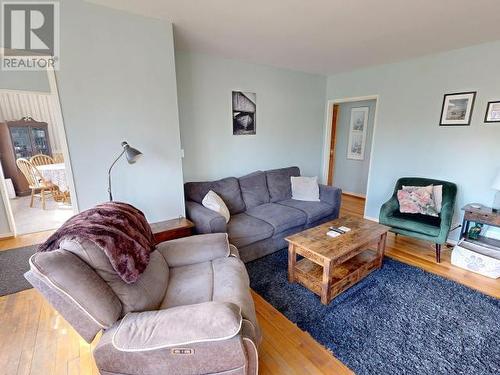 6831 Church Street, Powell River, BC - Indoor Photo Showing Living Room