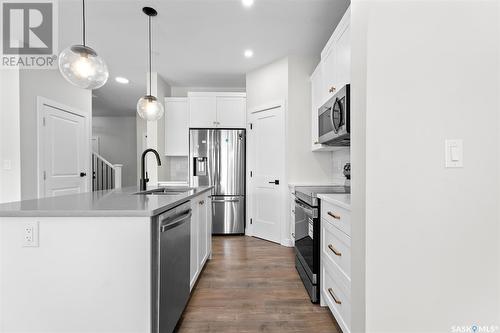 131 Barrett Street, Saskatoon, SK - Indoor Photo Showing Kitchen With Upgraded Kitchen