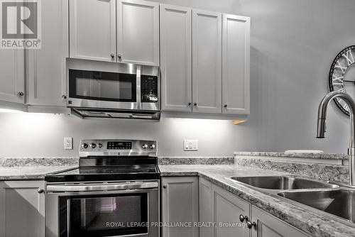 93 Mountain Ash Drive, Belleville, ON - Indoor Photo Showing Kitchen With Double Sink With Upgraded Kitchen