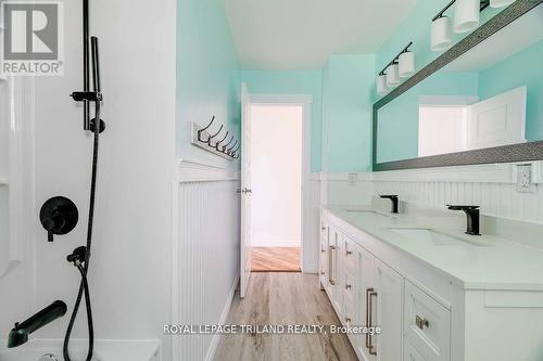 285 Appin Road, Southwest Middlesex (Glencoe), ON - Indoor Photo Showing Bathroom