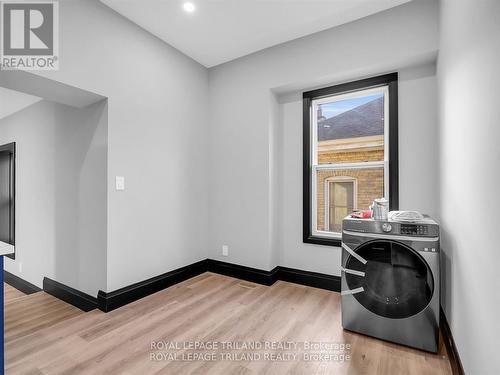 54 Stanley Street, London, ON - Indoor Photo Showing Laundry Room