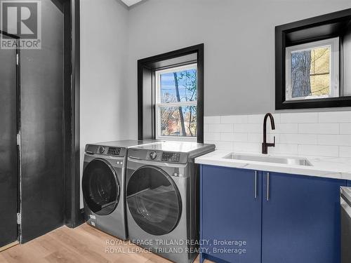 54 Stanley Street, London, ON - Indoor Photo Showing Laundry Room