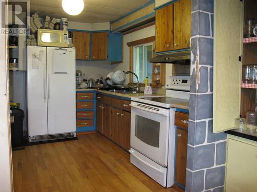 107 Chesley Road, Quesnel, BC - Indoor Photo Showing Kitchen With Double Sink