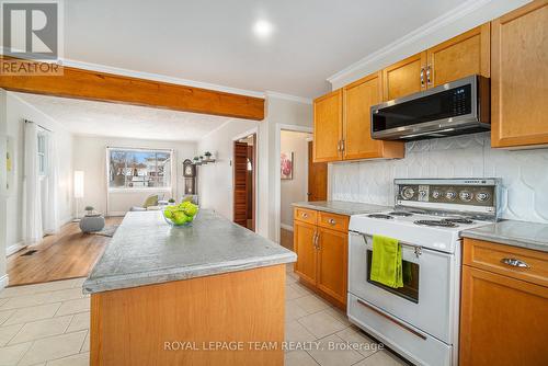 37 Sir James Morris Drive, South Dundas, ON - Indoor Photo Showing Kitchen