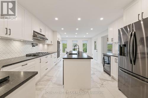 2760 Johannes Street, Ottawa, ON - Indoor Photo Showing Kitchen With Upgraded Kitchen