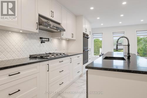 2760 Johannes Street, Ottawa, ON - Indoor Photo Showing Kitchen With Upgraded Kitchen