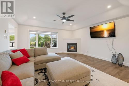 2760 Johannes Street, Ottawa, ON - Indoor Photo Showing Living Room With Fireplace