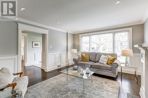 106 Wimbleton Road, Toronto, ON - Indoor Photo Showing Living Room