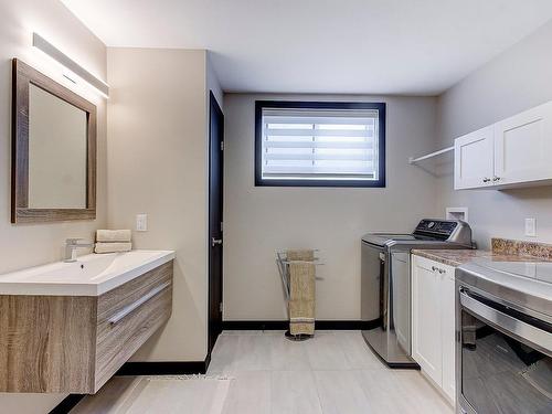 Bathroom - 27 Rue Marcel-Arbour, Mont-Saint-Grégoire, QC - Indoor Photo Showing Laundry Room