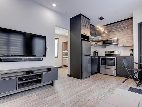 Living room - 27 Rue Marcel-Arbour, Mont-Saint-Grégoire, QC - Indoor Photo Showing Kitchen