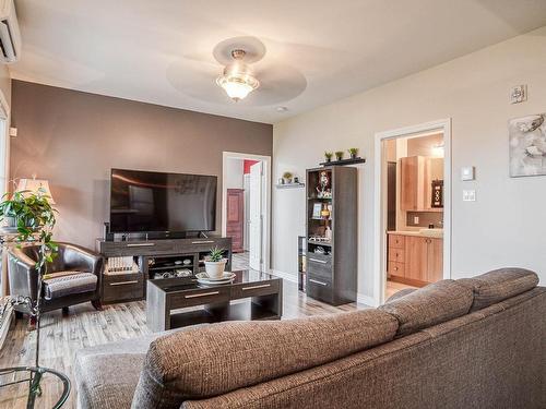 Living room - 501-1095 Rue Yves-Blais, Terrebonne (Lachenaie), QC - Indoor Photo Showing Living Room