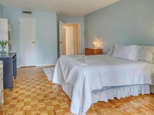 Bedroom - 301-1360 Rue St-Jacques, Montréal (Ville-Marie), QC - Indoor Photo Showing Bedroom