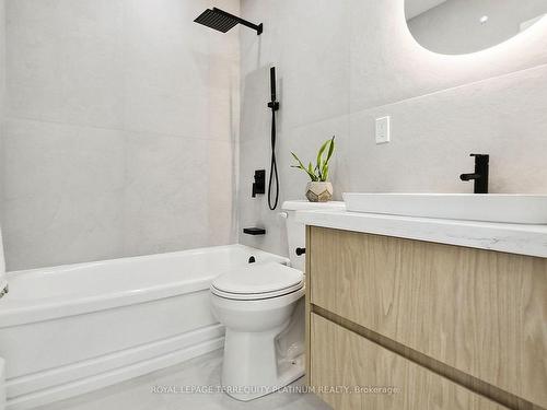 411-71 Jonesville Cres, Toronto, ON - Indoor Photo Showing Bathroom