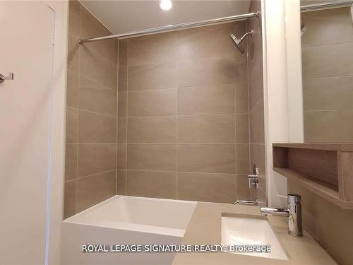 3908-950 Portage Pkwy, Vaughan, ON - Indoor Photo Showing Bathroom