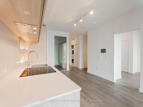 618-28 Ann St, Mississauga, ON - Indoor Photo Showing Kitchen With Double Sink